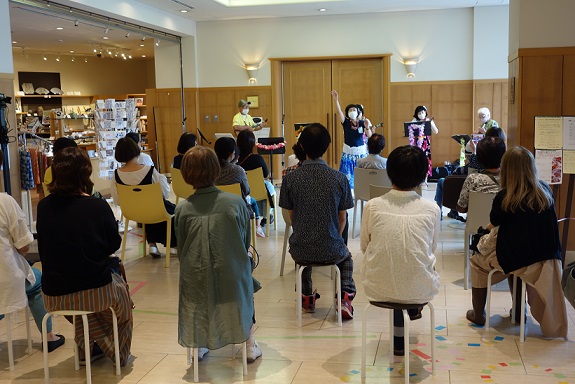 【イベント報告】9月26日 エンディング ウクレレを弾いてみよう! | 教育普及・イベントレポート