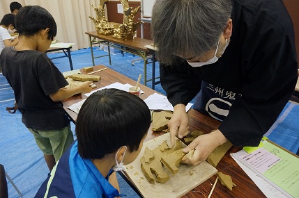 【イベント報告】6月10日　「瓦のシャチホコを作ろう！」（『浮世絵師の見た甍』展関連企画） | 教育普及・イベントレポート