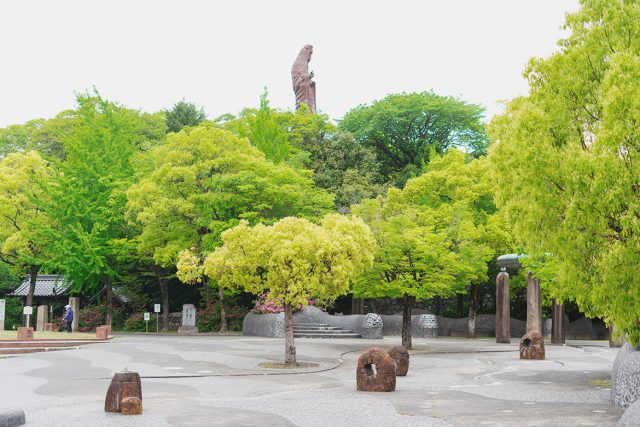 かわら美術館・図書館について