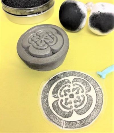 瓦の拓本体験 | ワークショップ