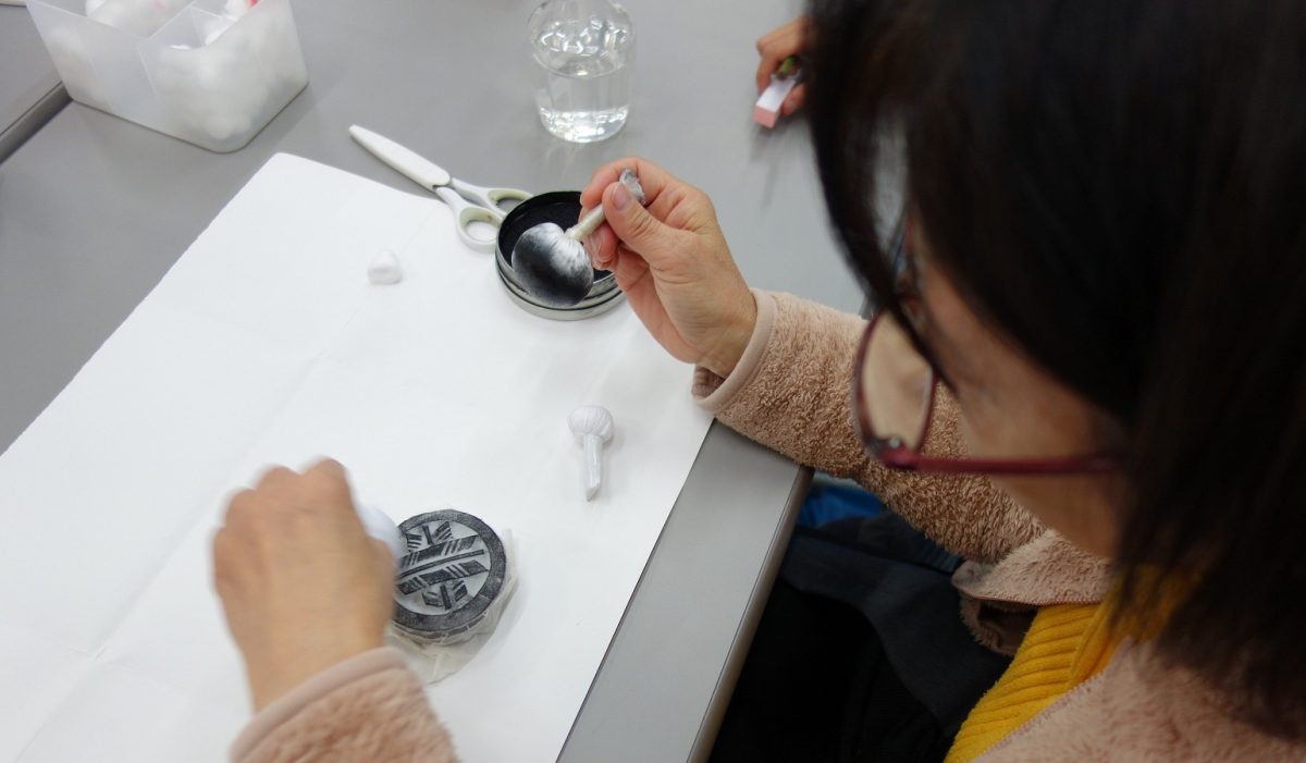 【イベント報告】1月10日/11日「瓦の拓本体験」（『文化財と鬼師展』関連企画） | 教育普及・イベントレポート